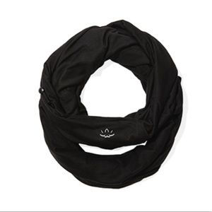 NWT Black Beyond Yoga Infinity Scarf